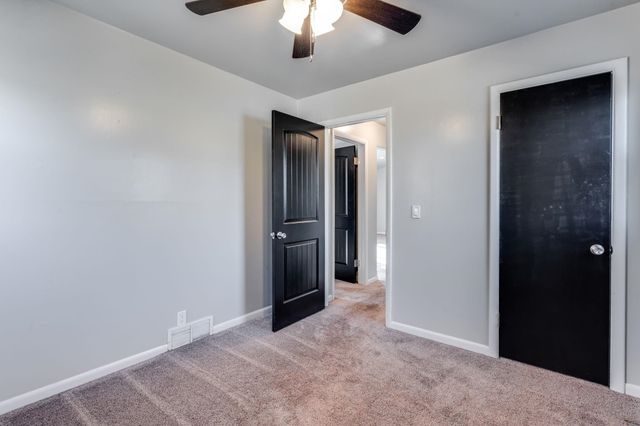 324 W 4th St, Haysville, KS 67060