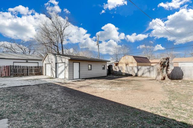 324 W 4th St, Haysville, KS 67060