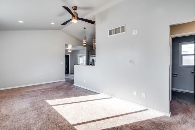 324 W 4th St, Haysville, KS 67060