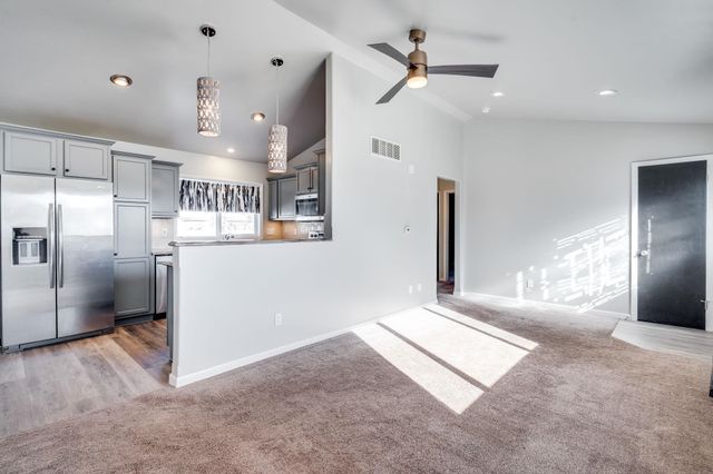 324 W 4th St, Haysville, KS 67060