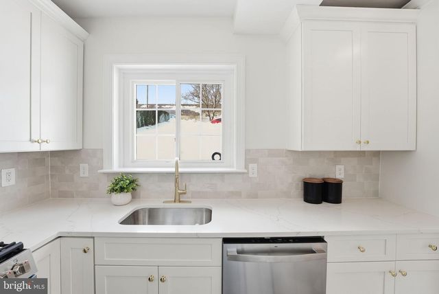 3343 MARTHA CUSTIS DR, Alexandria, VA 22302