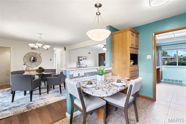 11872 Doverhill Court, Sunset Hills, MO 63128