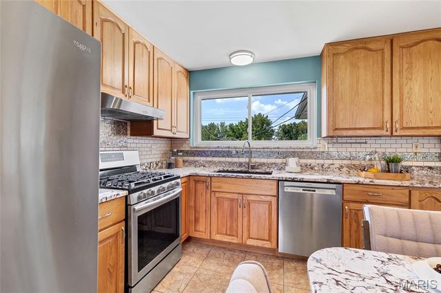 11872 Doverhill Court, Sunset Hills, MO 63128