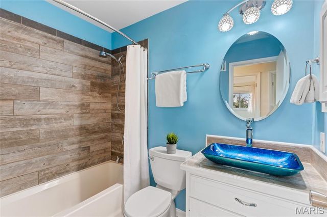 11872 Doverhill Court, Sunset Hills, MO 63128