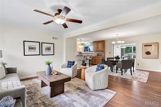 11872 Doverhill Court, Sunset Hills, MO 63128