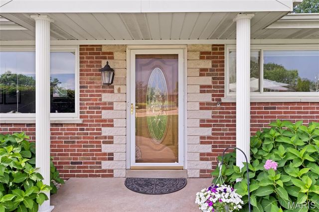 11872 Doverhill Court, Sunset Hills, MO 63128