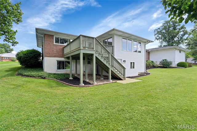 11872 Doverhill Court, Sunset Hills, MO 63128