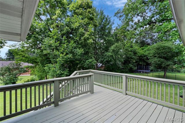 11872 Doverhill Court, Sunset Hills, MO 63128
