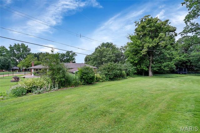 11872 Doverhill Court, Sunset Hills, MO 63128