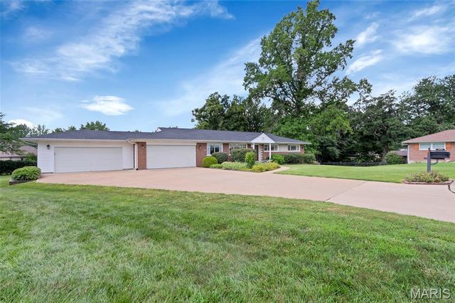 11872 Doverhill Court, Sunset Hills, MO 63128