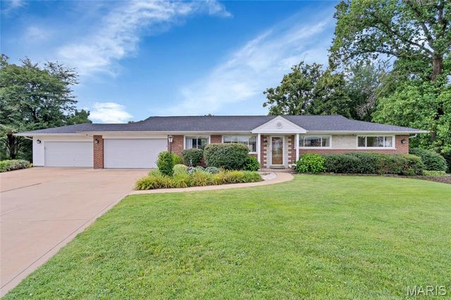 11872 Doverhill Court, Sunset Hills, MO 63128