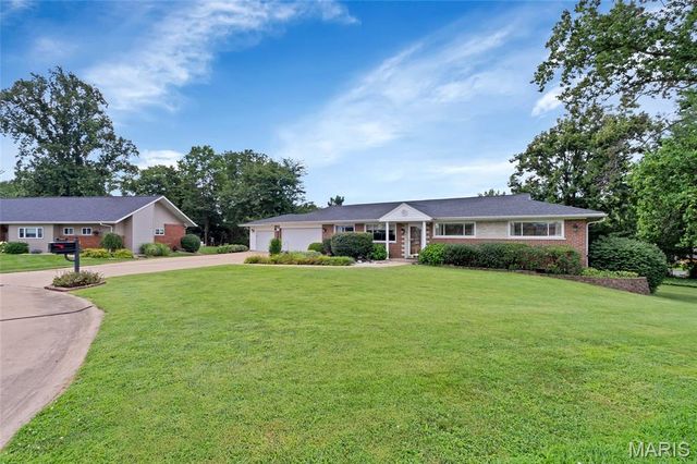11872 Doverhill Court, Sunset Hills, MO 63128