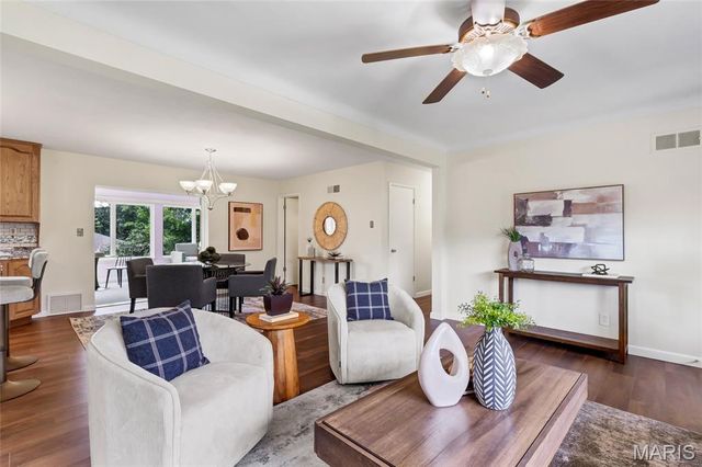 11872 Doverhill Court, Sunset Hills, MO 63128