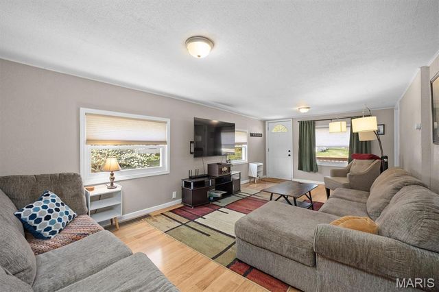 112 3rd Avenue, Edwardsville, IL 62025