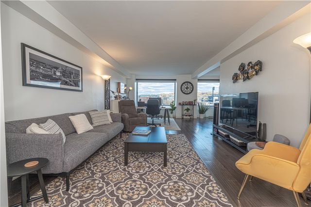 320 Fort Duquesne Blvd 7E, Downtown Pgh, PA 15222