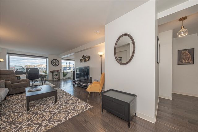 320 Fort Duquesne Blvd 7E, Downtown Pgh, PA 15222