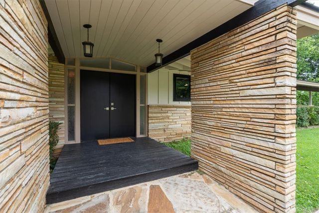 100 Carl Street, Siloam Springs, AR 72761