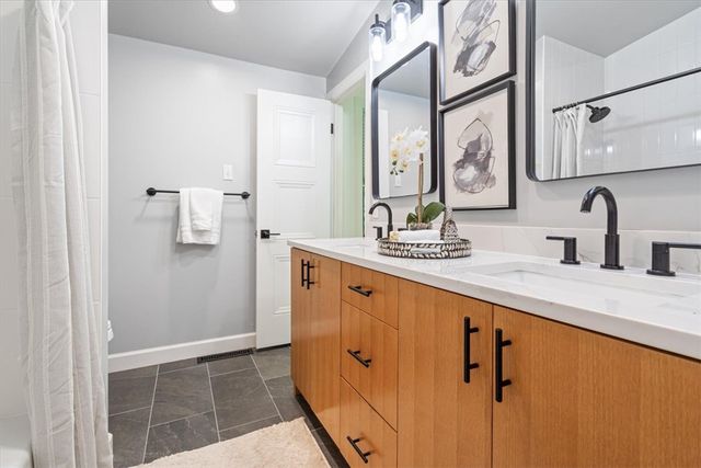 100 Carl Street, Siloam Springs, AR 72761