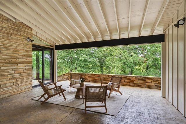 100 Carl Street, Siloam Springs, AR 72761