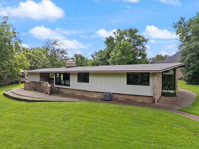 100 Carl Street, Siloam Springs, AR 72761
