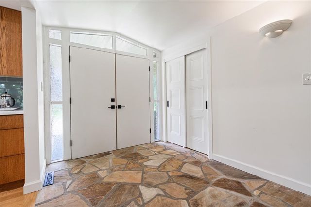 100 Carl Street, Siloam Springs, AR 72761