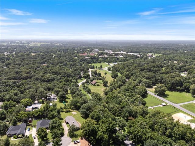 100 Carl Street, Siloam Springs, AR 72761