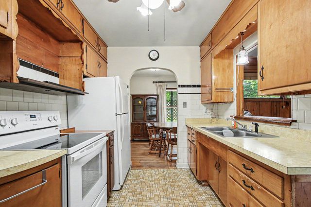 1702 Napoleon Street, Valparaiso, IN 46383