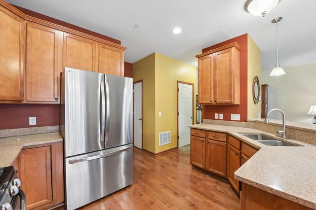 9514 Roosevelt Drive, Chanhassen, MN 55317