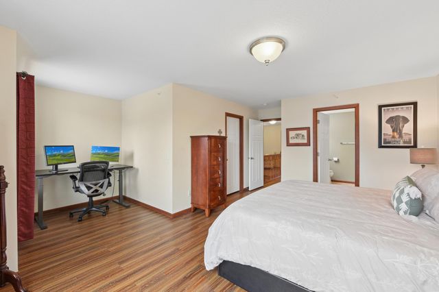 9514 Roosevelt Drive, Chanhassen, MN 55317