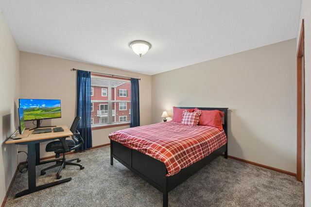 9514 Roosevelt Drive, Chanhassen, MN 55317