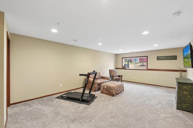 9514 Roosevelt Drive, Chanhassen, MN 55317