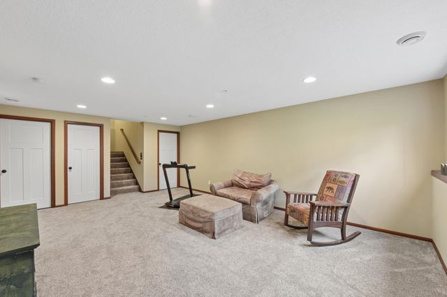 9514 Roosevelt Drive, Chanhassen, MN 55317