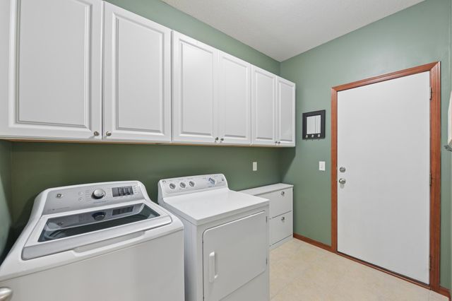 9514 Roosevelt Drive, Chanhassen, MN 55317