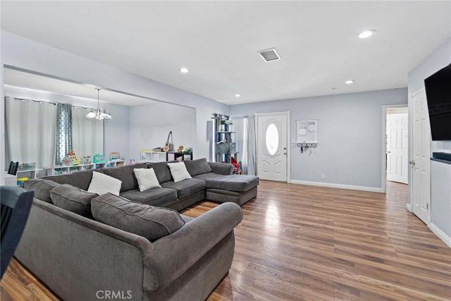 2412 W Raymond, Compton, CA 90220