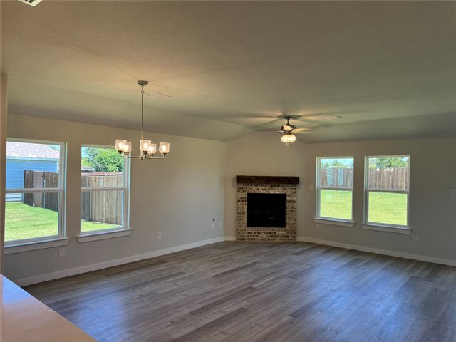 612 Finlee Way, Tioga, TX 76271