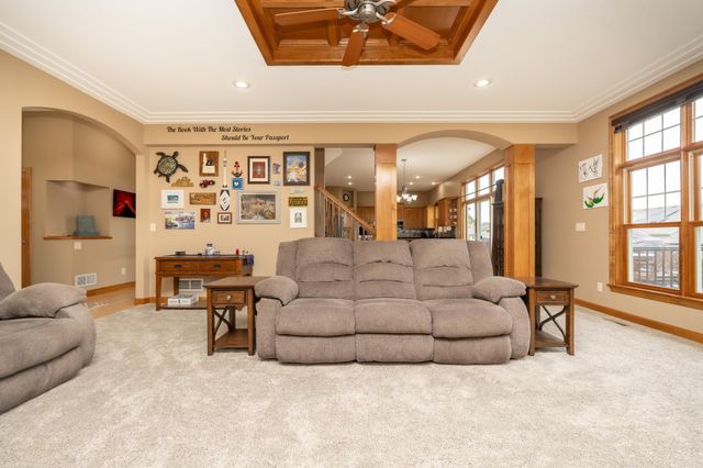 517 Appaloosa Avenue, Shakopee, MN 55379