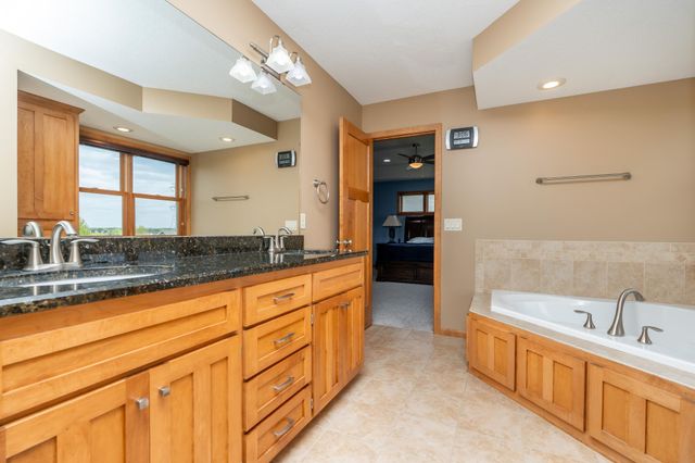 517 Appaloosa Avenue, Shakopee, MN 55379