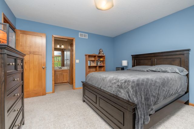 517 Appaloosa Avenue, Shakopee, MN 55379