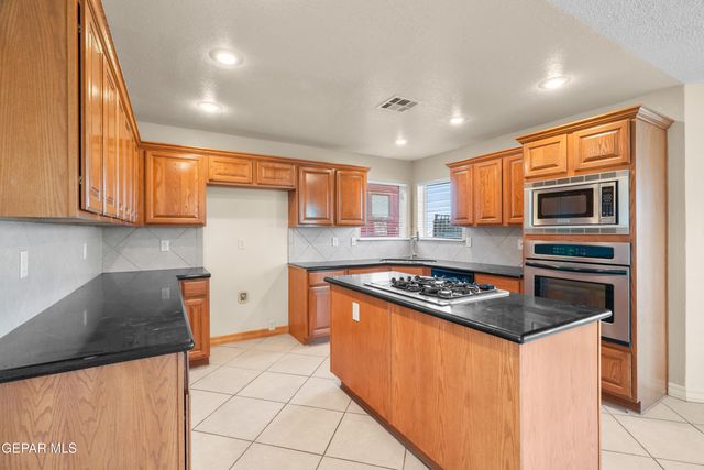 12425 NINA PEARL Drive, El Paso, TX 79938