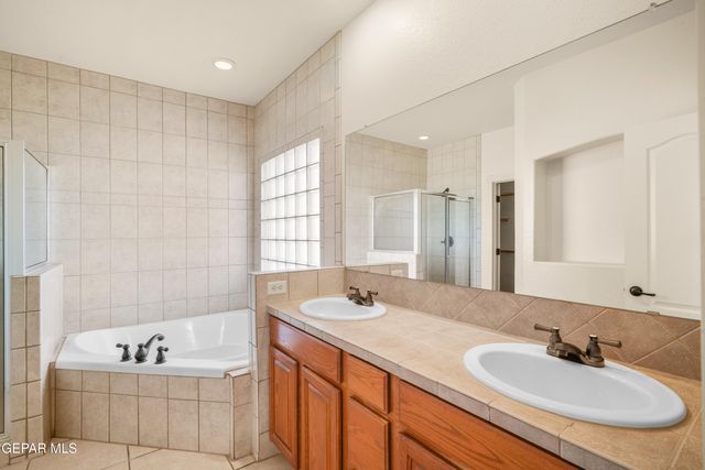 12425 NINA PEARL Drive, El Paso, TX 79938