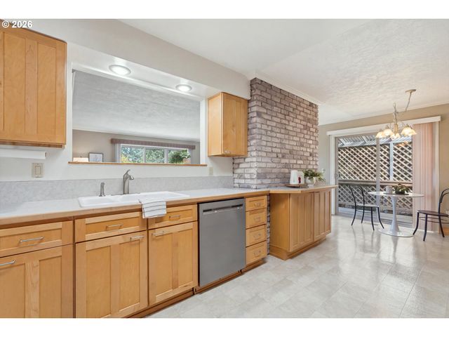 1531 LARCH St, Lake Oswego, OR 97034
