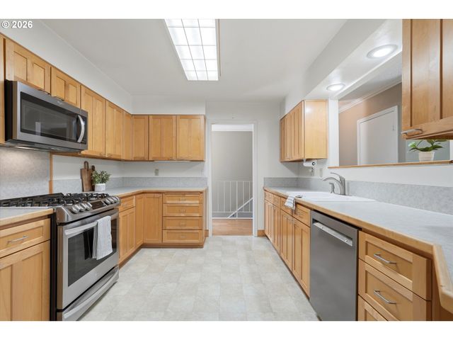1531 LARCH St, Lake Oswego, OR 97034