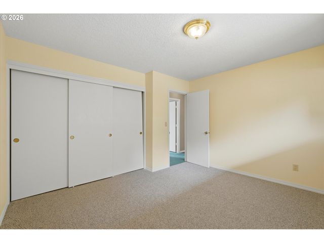 1531 LARCH St, Lake Oswego, OR 97034