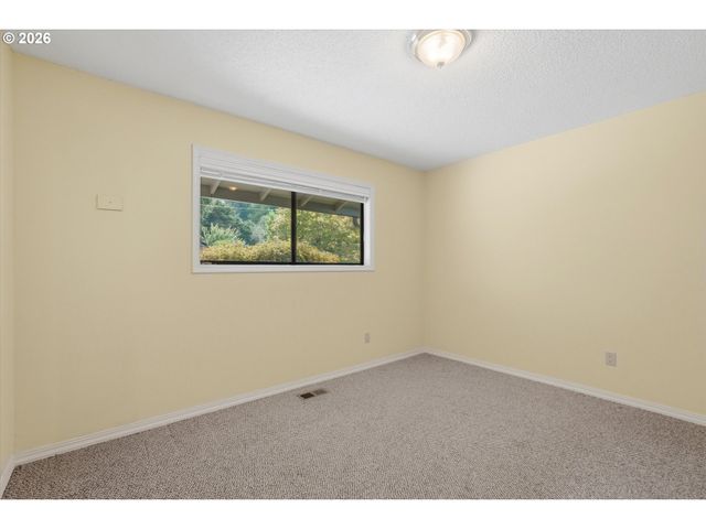 1531 LARCH St, Lake Oswego, OR 97034