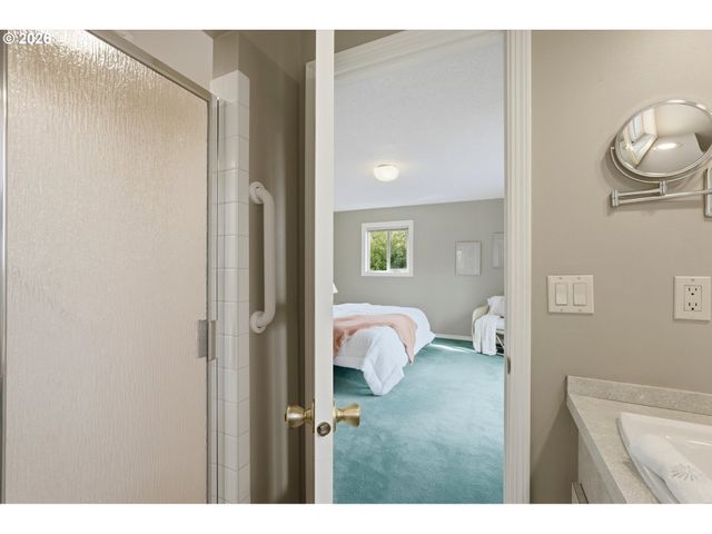 1531 LARCH St, Lake Oswego, OR 97034