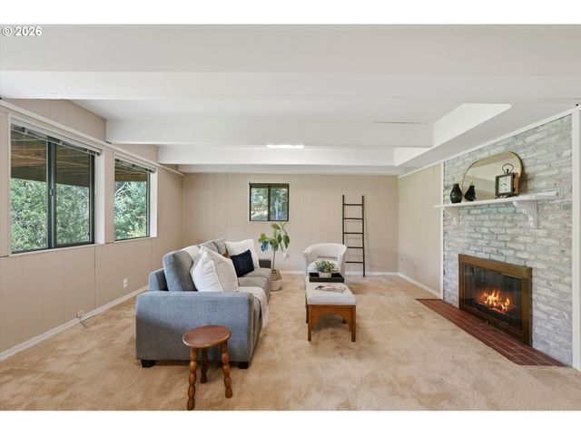 1531 LARCH St, Lake Oswego, OR 97034
