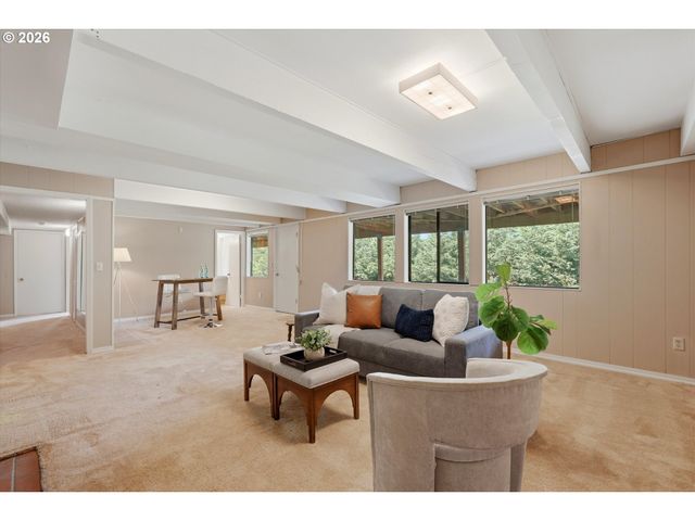 1531 LARCH St, Lake Oswego, OR 97034