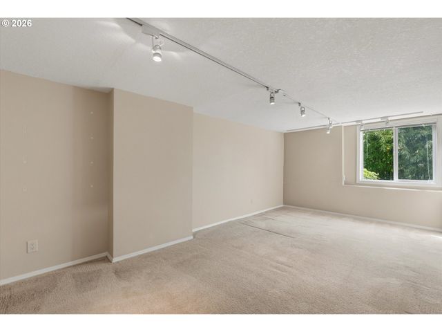 1531 LARCH St, Lake Oswego, OR 97034