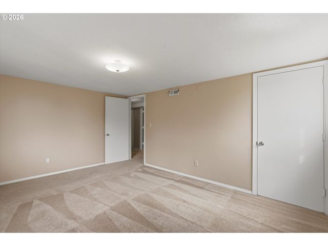 1531 LARCH St, Lake Oswego, OR 97034