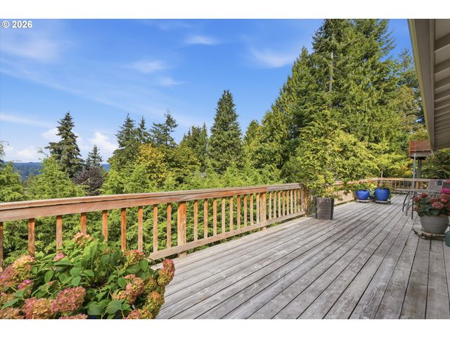 1531 LARCH St, Lake Oswego, OR 97034